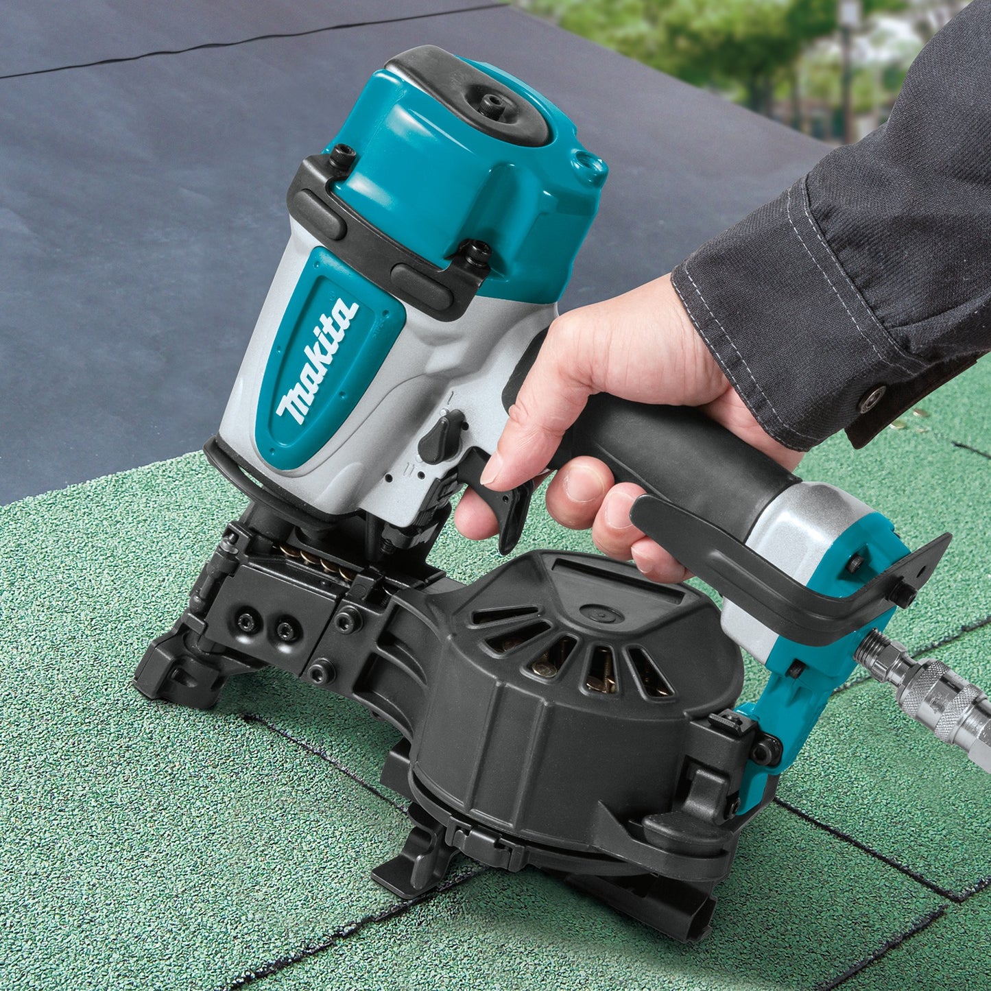 Makita AN454 1‑3/4" Coil Roofing Nailer