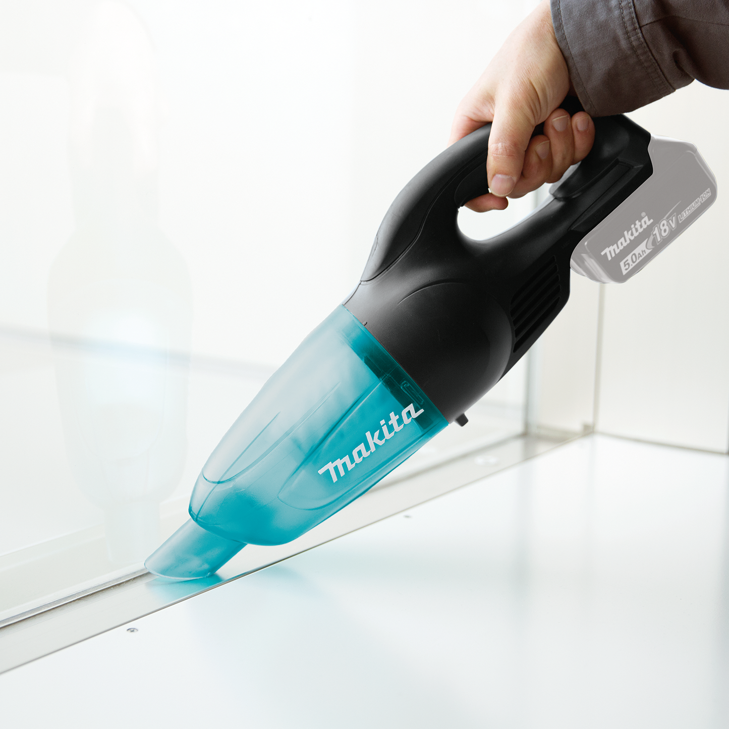 Makita XLC02ZB 18V LXT® Lithium‑ion Compact Cordless Vacuum, Tool Only