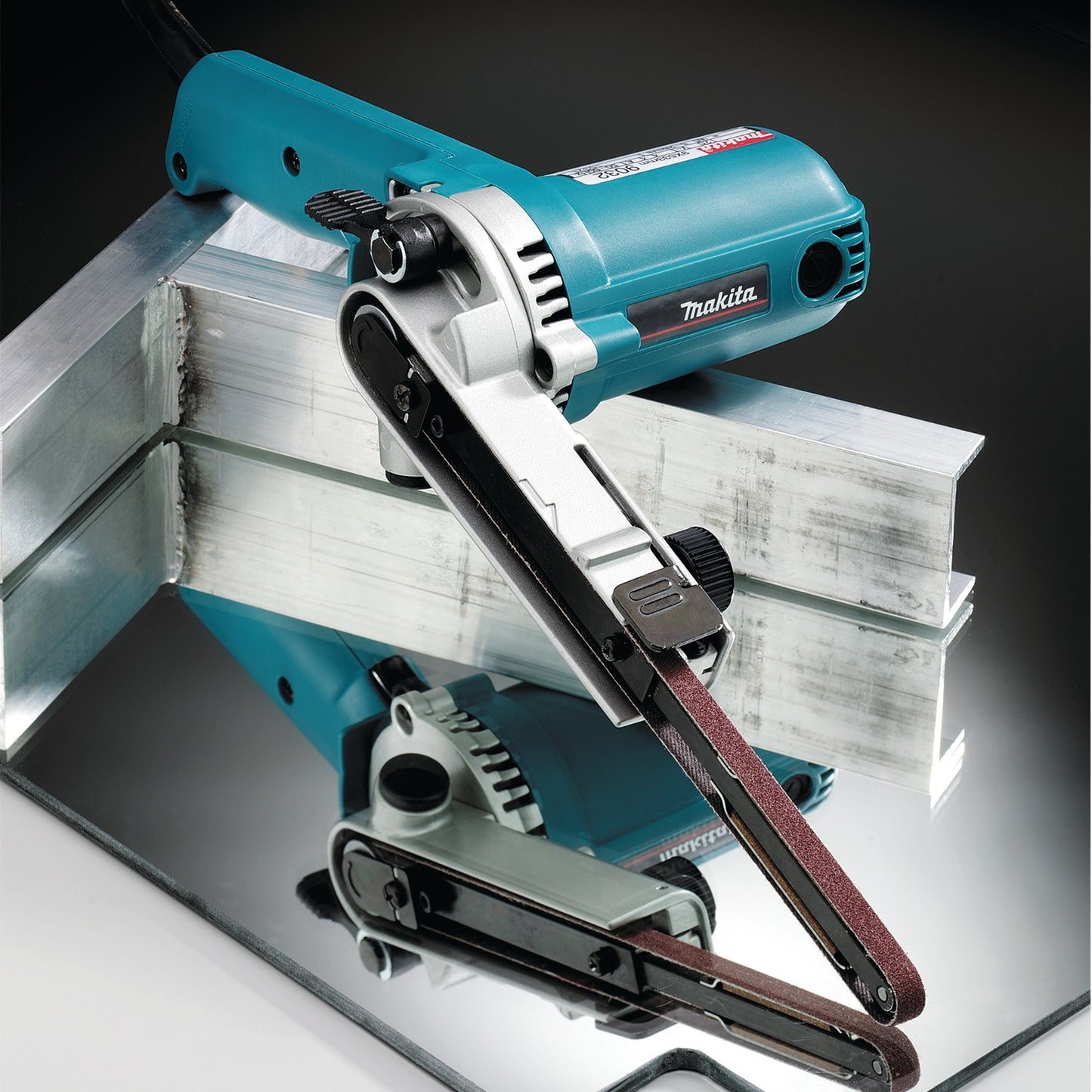 Makita 9032 3/8" x 21" Belt Sander