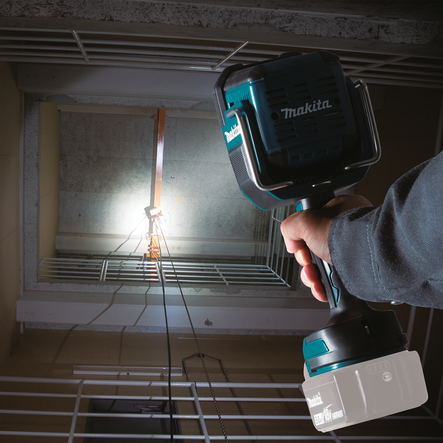 Makita DML812 18V LXT® Lithium‑Ion Cordless L.E.D. Flashlight / Spotlight, Light Only