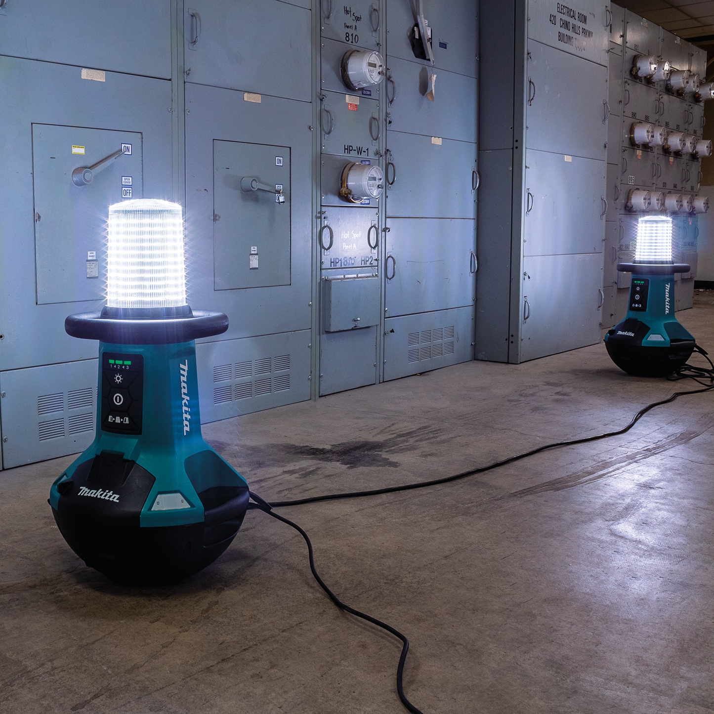 Makita DML810 18V X2 LXT® Lithium‑Ion Cordless Upright L.E.D. Area Light, Light Only