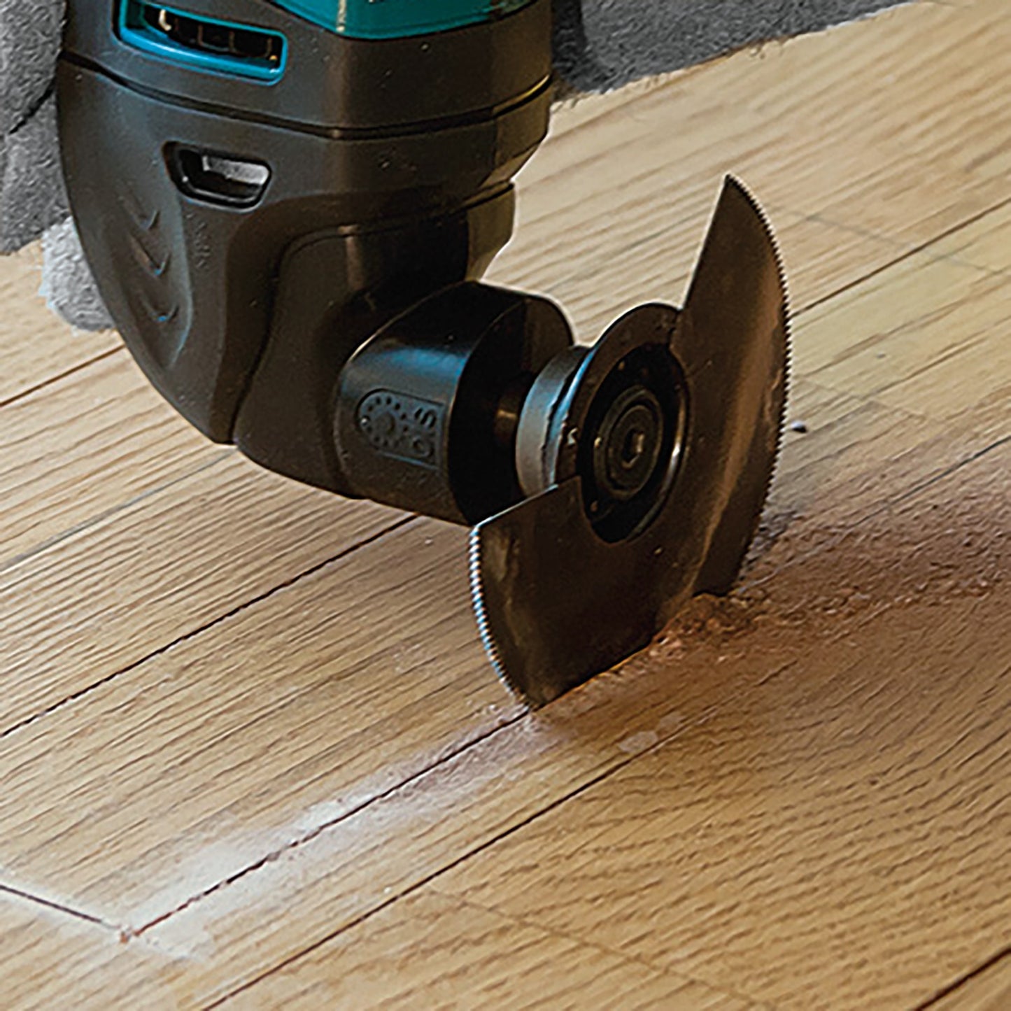 Makita B-67125 Starlock® Oscillating Multi‑Tool 3‑1/4" Bi‑Metal Round Segmented Saw Blade with Titanium Tooth Coating