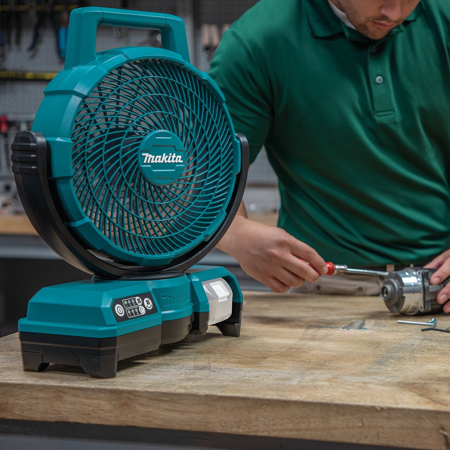 Makita DCF203Z 18V LXT® Lithium‑Ion Cordless/Corded 9‑1/4" Fan, Tool Only