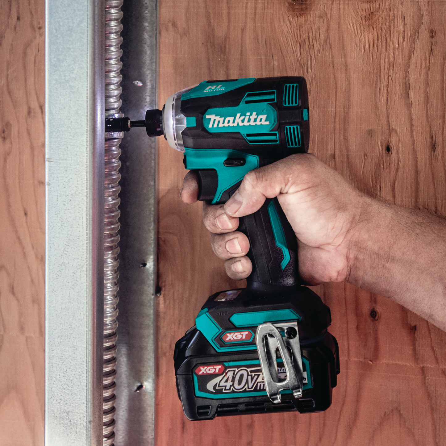 Makita GDT01D 40V max XGT® Brushless Cordless 4‑Speed Impact Driver Kit (2.5Ah)