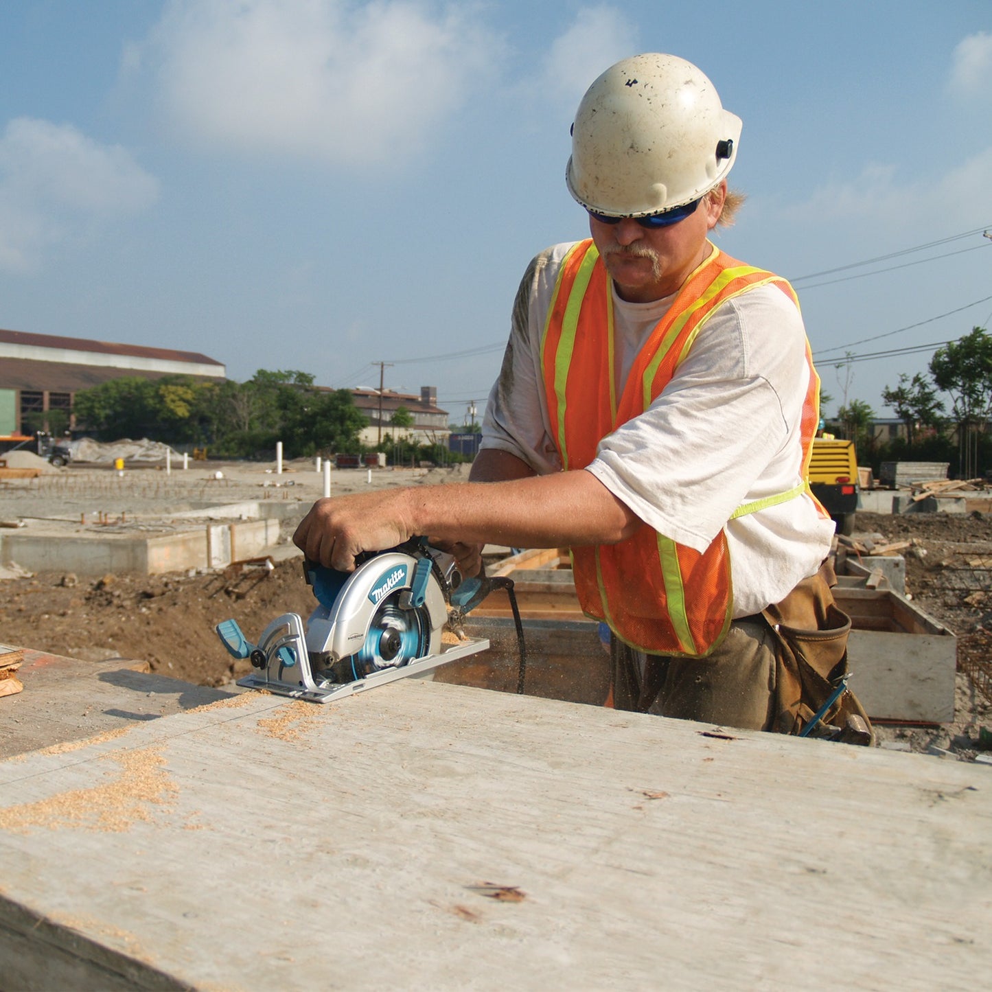 Makita 5377MG 7‑1/4" Magnesium Hypoid Saw