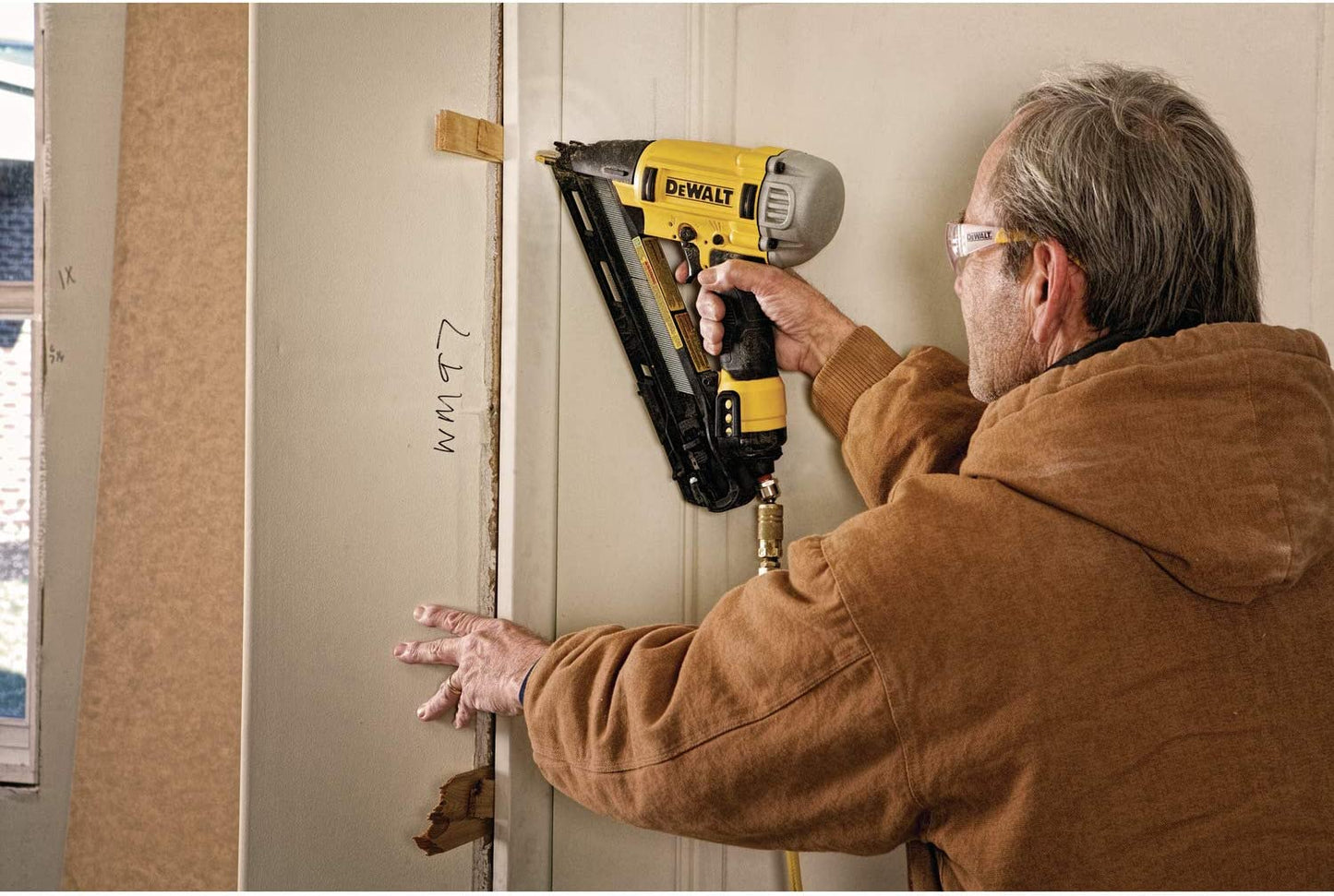 Dewalt DWFP72155 Precision Point "Da" Style Angle Finish Nailer (15 Gauge)