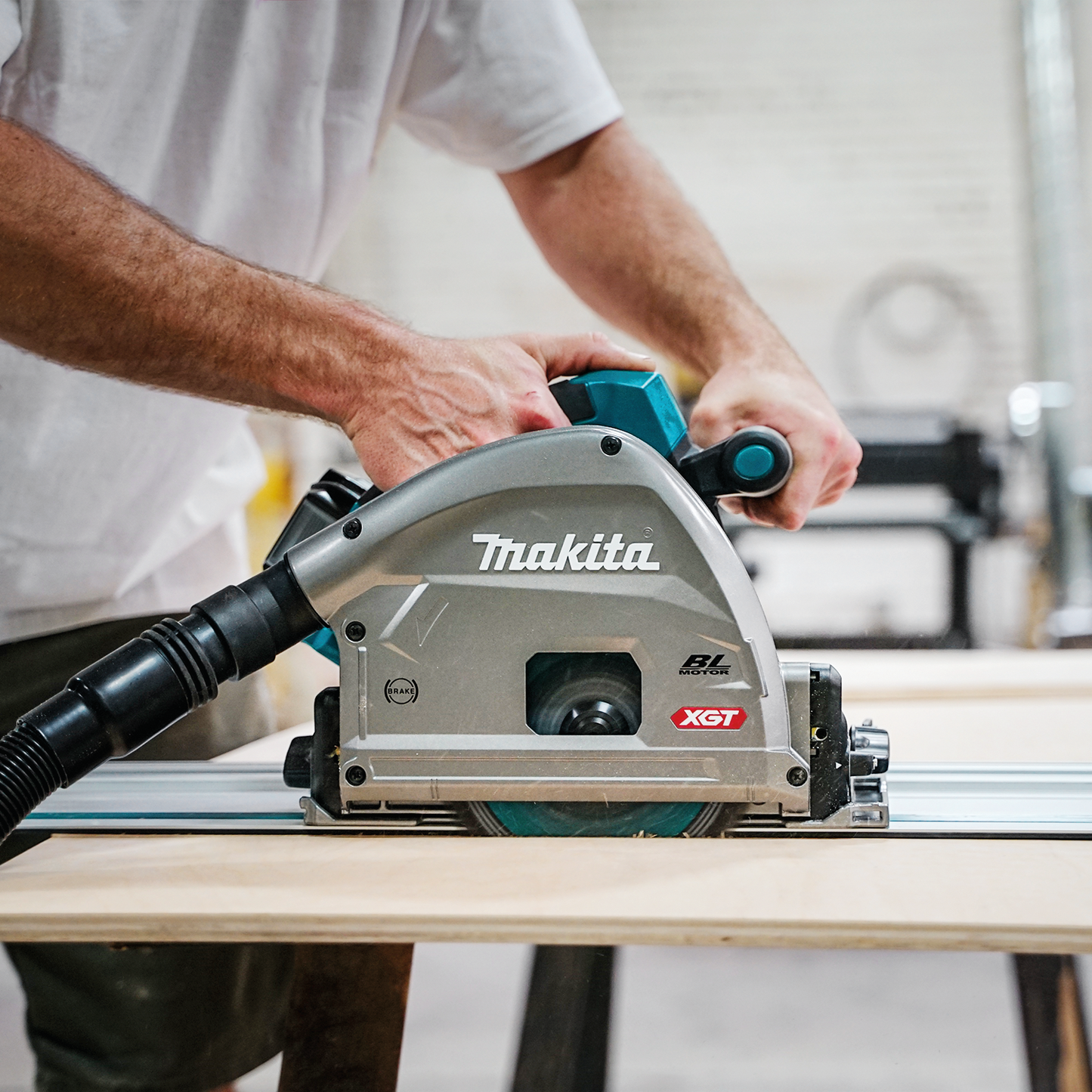 Makita GPS01M1J 40V max XGT® Brushless Cordless 6‑1/2" Plunge Circular Saw Kit, AWS® Capable (4.0Ah)