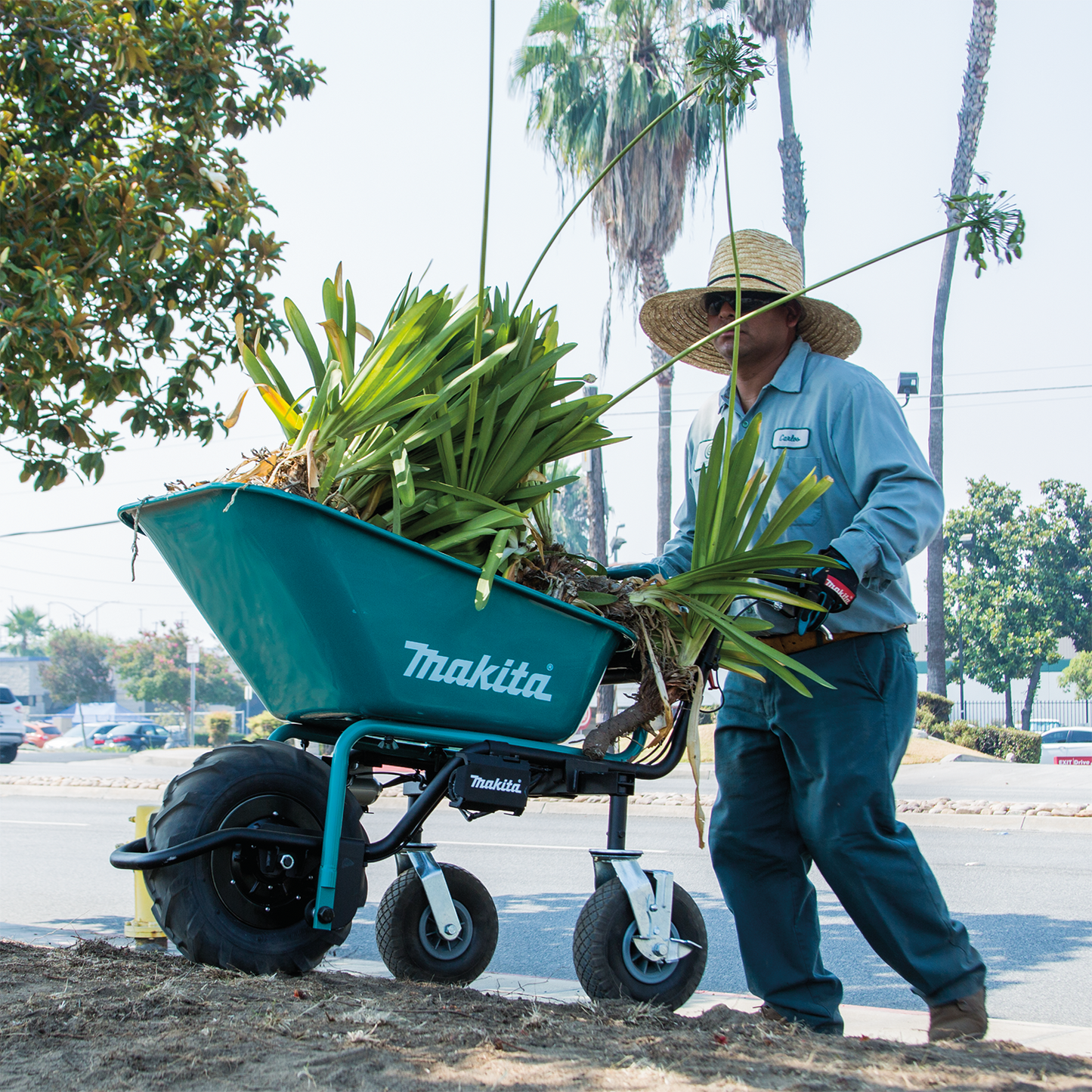 Makita XUC01PTX1 18V X2 LXT® Brushless Cordless Power‑Assisted Wheelbarrow Kit (5.0Ah)
