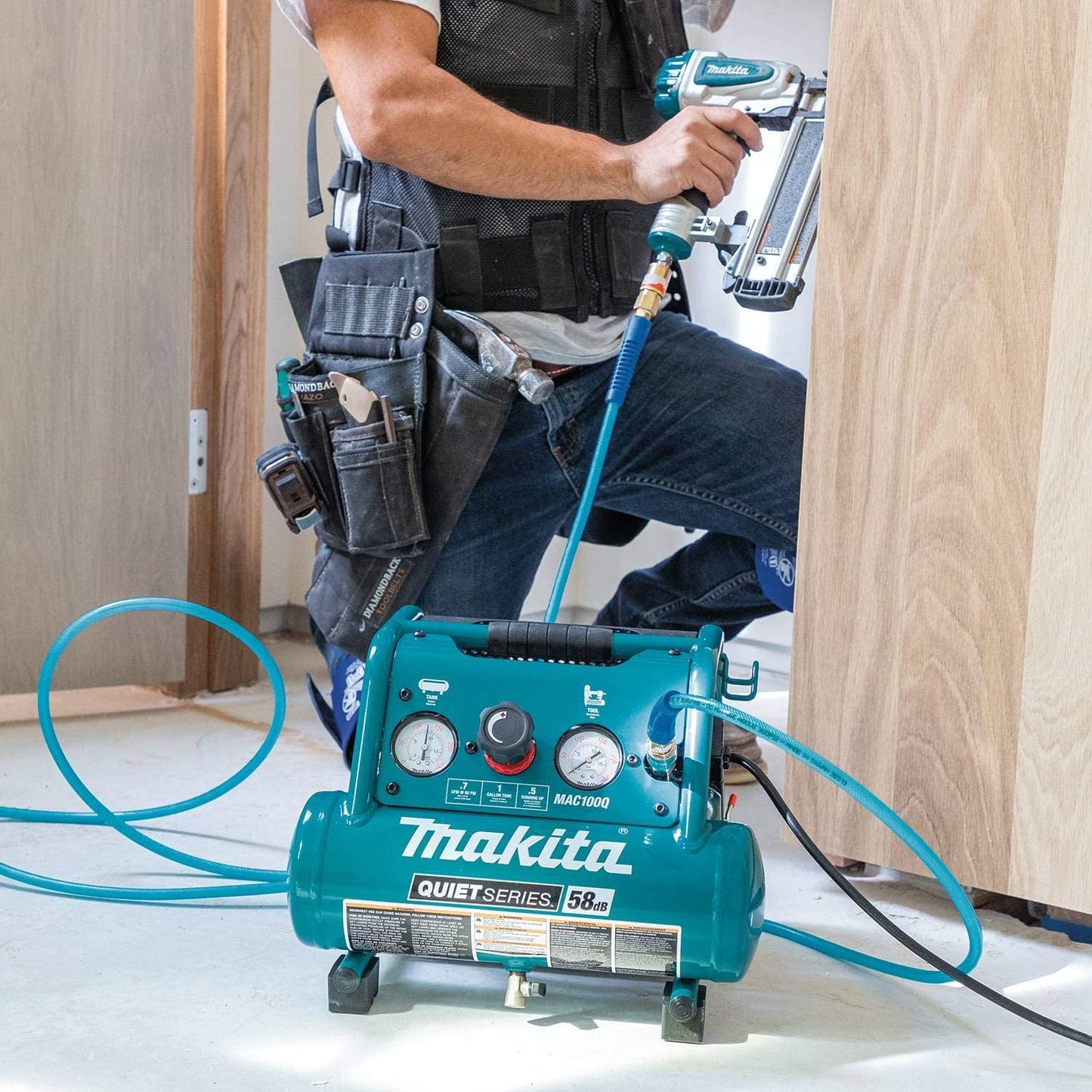 Makita MAC100QK1 Quiet Series 1/2 HP, 1 Gallon Compact, Oil‑Free, Electric Air Compressor, and 18 Gauge Brad Nailer Combo Kit