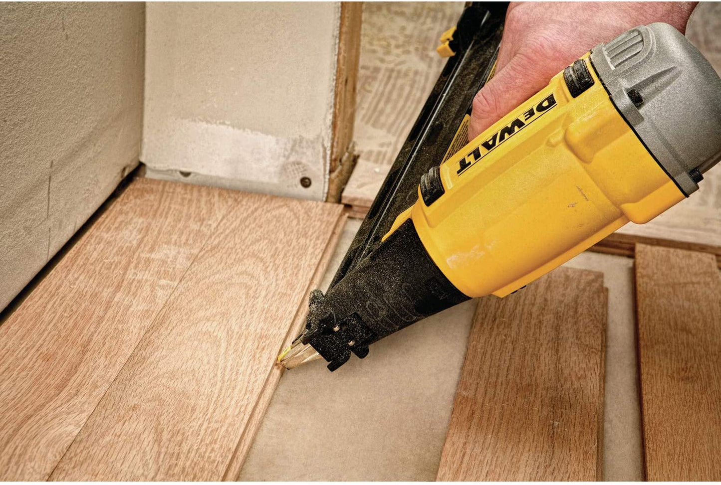 Dewalt DWFP72155 Precision Point "Da" Style Angle Finish Nailer (15 Gauge)