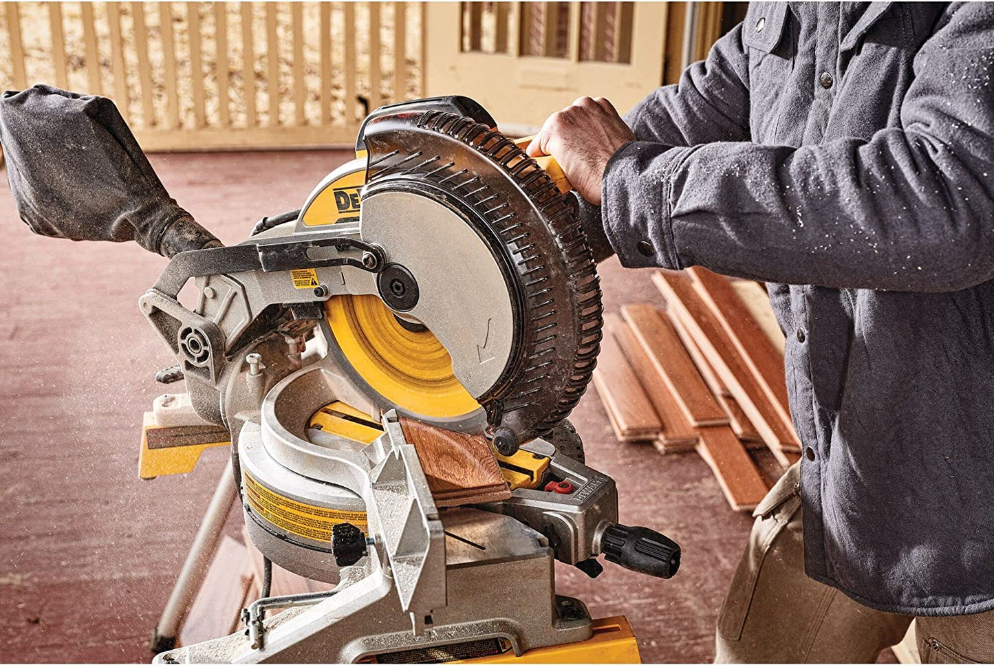 Dewalt DWS713 10 In. Electric Single-Bevel Compound Miter Saw (15 Amp)