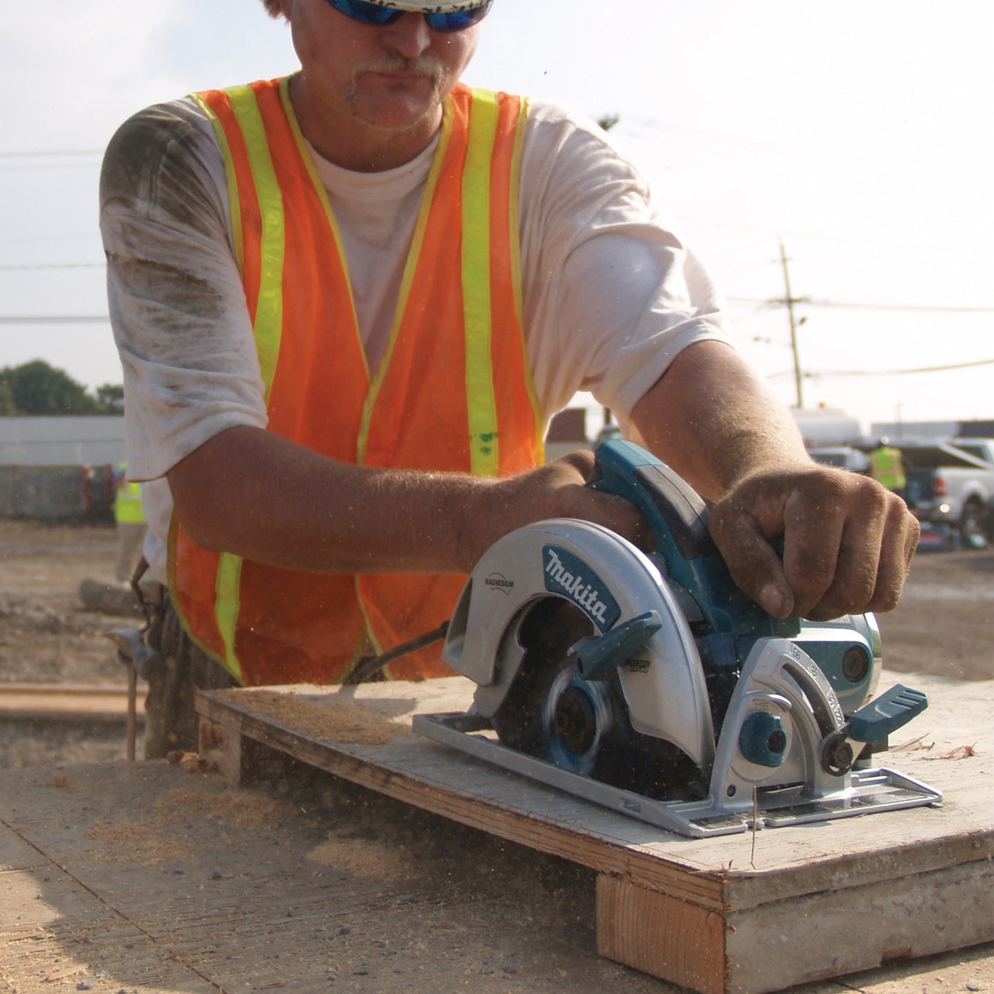 Makita 5007MGA 7‑1/4" Magnesium Circular Saw, with Electric Brake