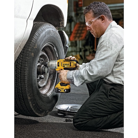 Dewalt DCF889M2 Cordless Impact Wrench 20V Max