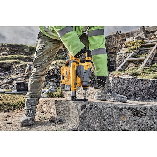Dewalt DCH293R2DH 20V Max* Xr® Brushless 1-1/8 In. L-Shape Sds Plus Rotary Hammer Kit With On Board Extractor
