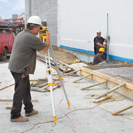 Dewalt DW096PK Auto Level W/Tripod & Grade Rod