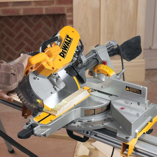 Dewalt DWS779 12 In. Double-Bevel Sliding Compound Miter Saw