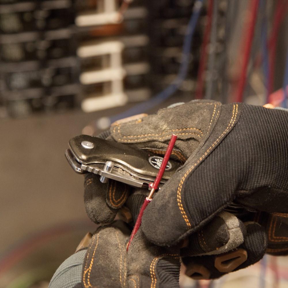 Klein Tools 44201 - Electrician's Pocket Knife with Steel Blade, Essential Tool for Electrical Professionals