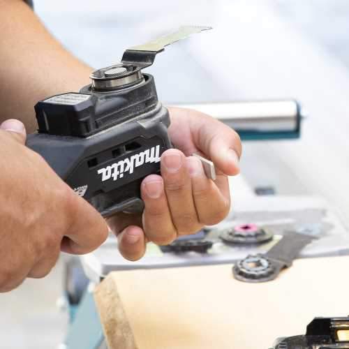Makita XMT04R1B 18V LXT® Lithium‑Ion Sub‑Compact Brushless Cordless StarlockMax® Oscillating Multi‑Tool Kit (2.0Ah)