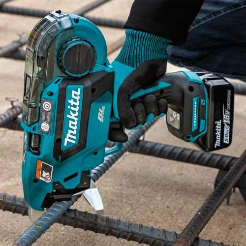 Makita XRT02TK 18V LXT® Lithium‑Ion Brushless Cordless Deep Capacity Rebar Tying Tool Kit (5.0Ah)