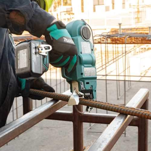 Makita XRT02TK 18V LXT® Lithium‑Ion Brushless Cordless Deep Capacity Rebar Tying Tool Kit (5.0Ah)