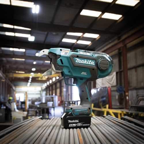 Makita XRT02TK 18V LXT® Lithium‑Ion Brushless Cordless Deep Capacity Rebar Tying Tool Kit (5.0Ah)