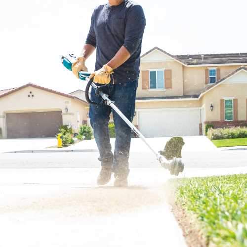 Makita XUX02SM1X3 18V LXT® Lithium‑Ion Brushless Cordless Couple Shaft Power Head Kit w/ 13" String Trimmer & Blower Attachments (4.0Ah)