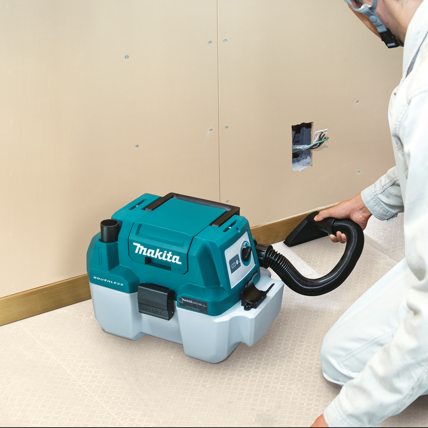 Makita XCV11T 18V LXT® Lithium‑Ion Brushless Cordless 2 Gallon HEPA Filter Portable Wet/Dry Dust Extractor/Vacuum Kit (5.0Ah)