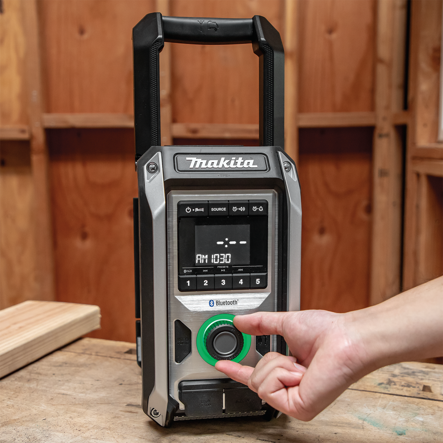 Makita XRM09B 18V LXT® / 12V max CXT® Lithium‑Ion Cordless/Corded Bluetooth® Job Site Radio, Tool Only