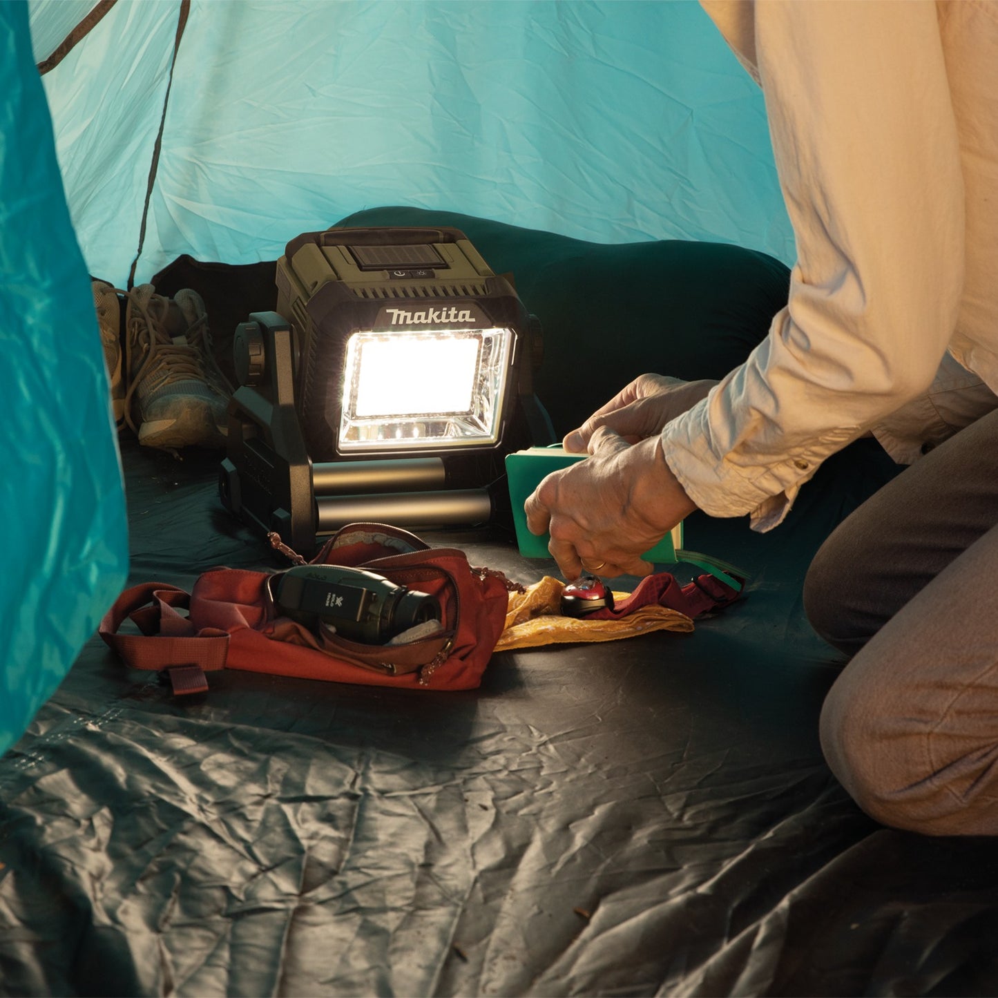 Makita ADML811 Outdoor Adventure™ 18V LXT® Cordless/Corded L.E.D. Area Light, Light Only