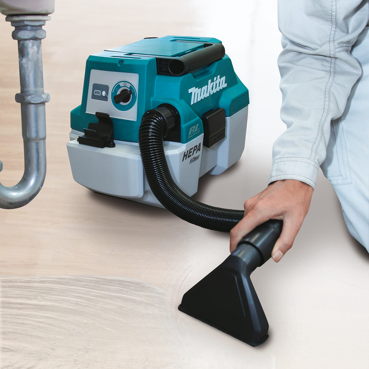 Makita XCV11T 18V LXT® Lithium‑Ion Brushless Cordless 2 Gallon HEPA Filter Portable Wet/Dry Dust Extractor/Vacuum Kit (5.0Ah)