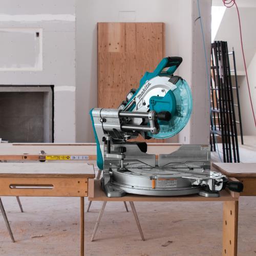 Makita XSL06PM 36V (18V X2) LXT® Brushless 10" Dual‑Bevel Sliding Compound Miter Saw with Laser Kit (4.0Ah)