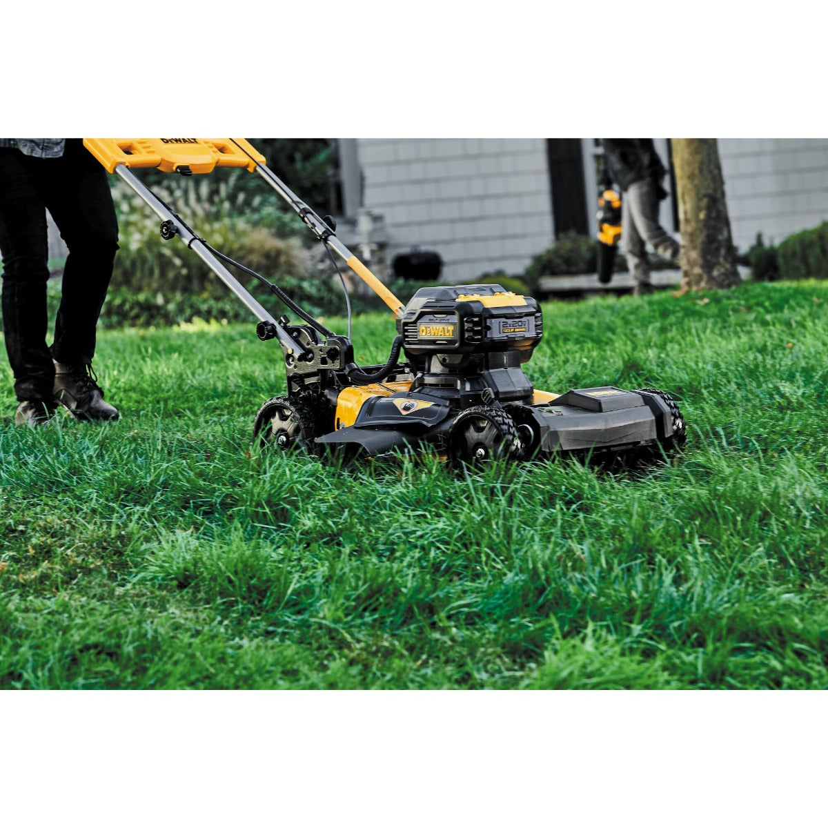 Dewalt DCMWSP244U2 2X20V Max* 21-1/2 In. Brushless Cordless Fwd Self-Propelled Lawn Mower
