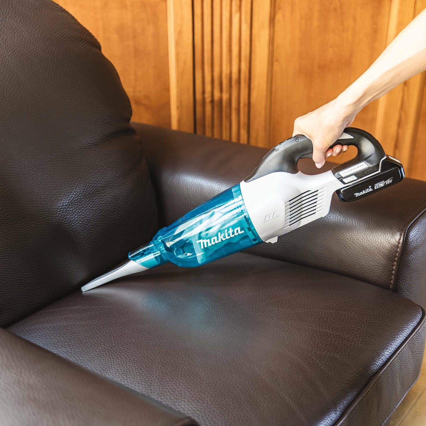 Makita XLC03R1WX4 18V LXT® Lithium‑ion Compact Brushless Cordless Vacuum Kit, Trigger w/ Lock (2.0Ah)