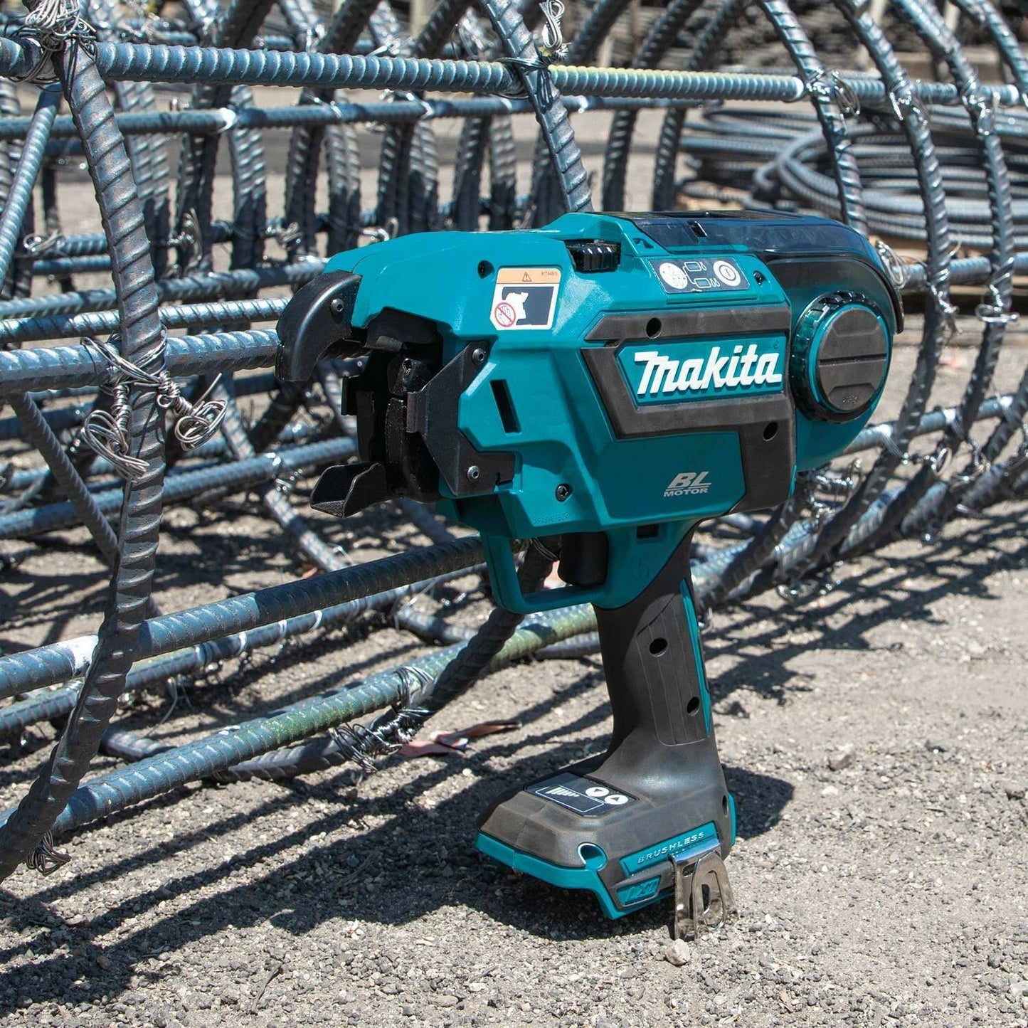 Makita XRT01ZK 18V LXT® Lithium‑Ion Brushless Cordless Rebar Tying Tool, Tool Only
