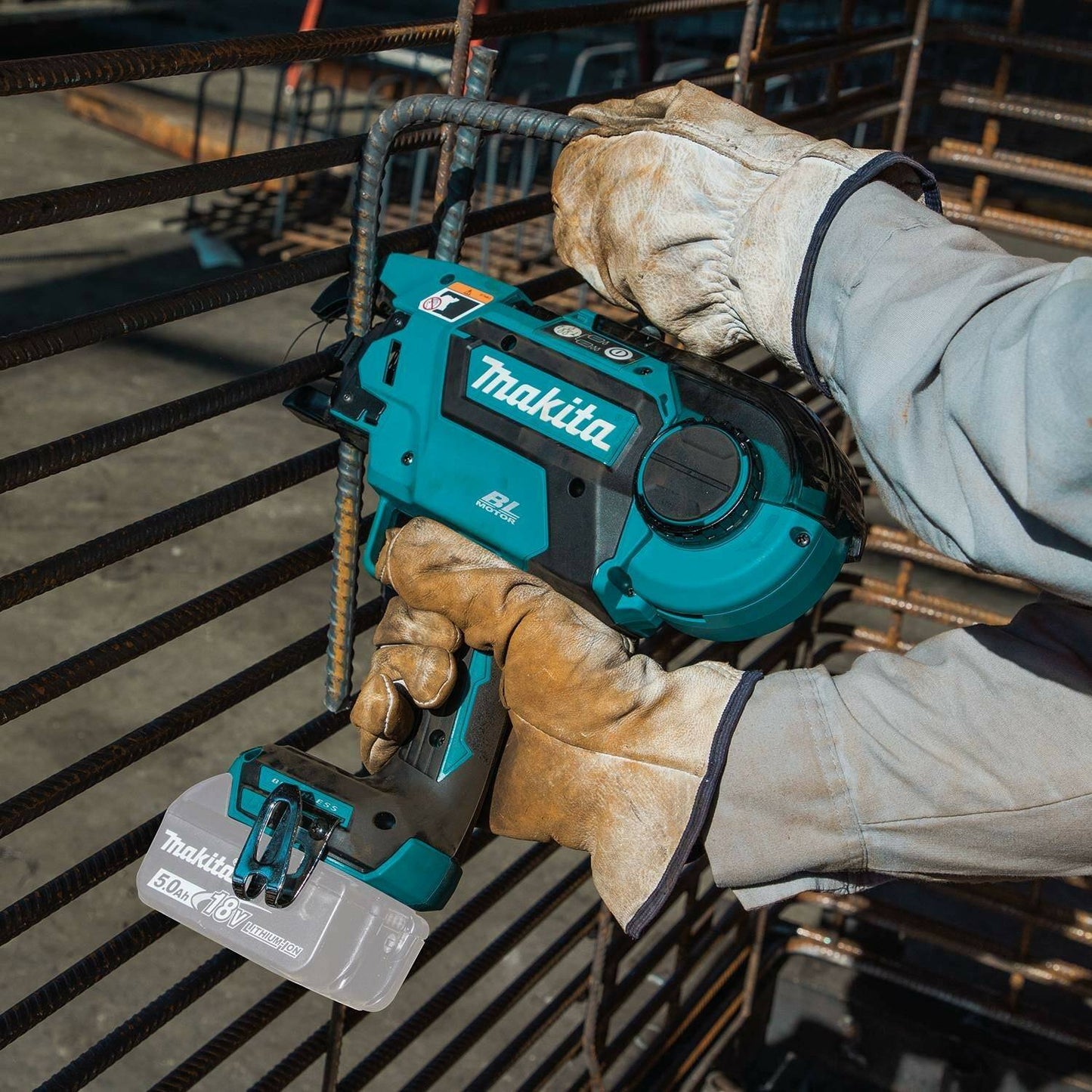 Makita XRT01ZK 18V LXT® Lithium‑Ion Brushless Cordless Rebar Tying Tool, Tool Only