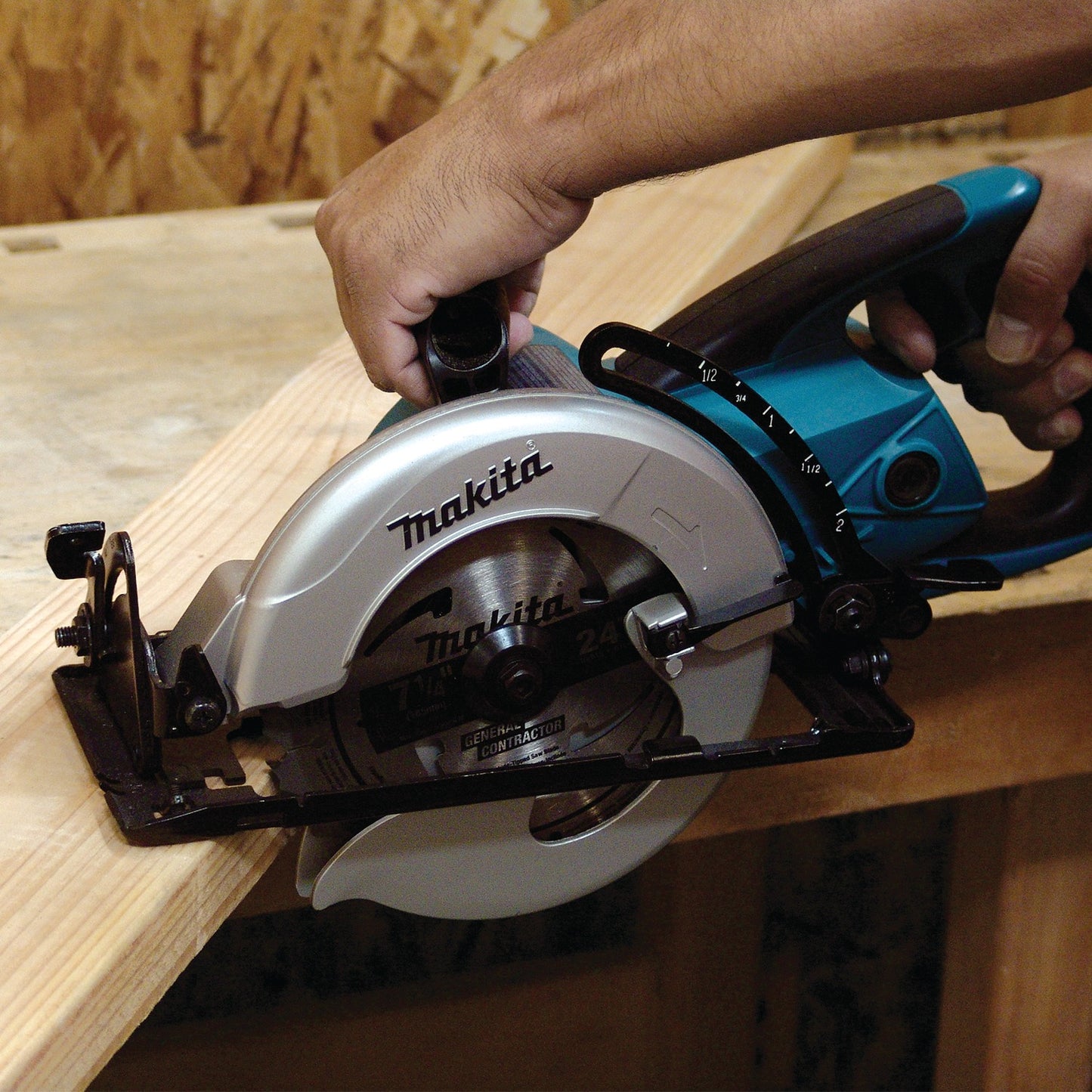 Makita 5477NB 7‑1/4" Hypoid Saw