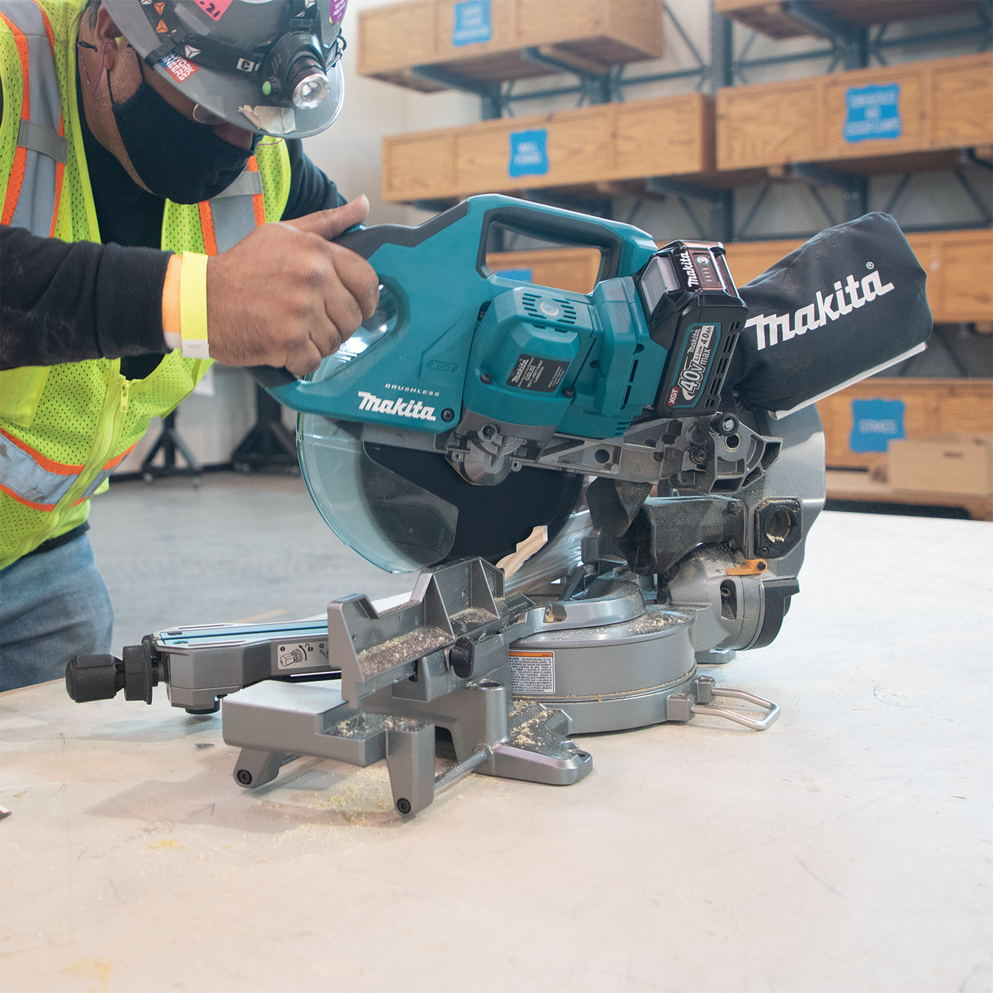 Makita GSL02M1 40V max XGT® Brushless Cordless 8‑1/2" Dual‑Bevel Sliding Compound Miter Saw Kit, AWS® Capable (4.0Ah)