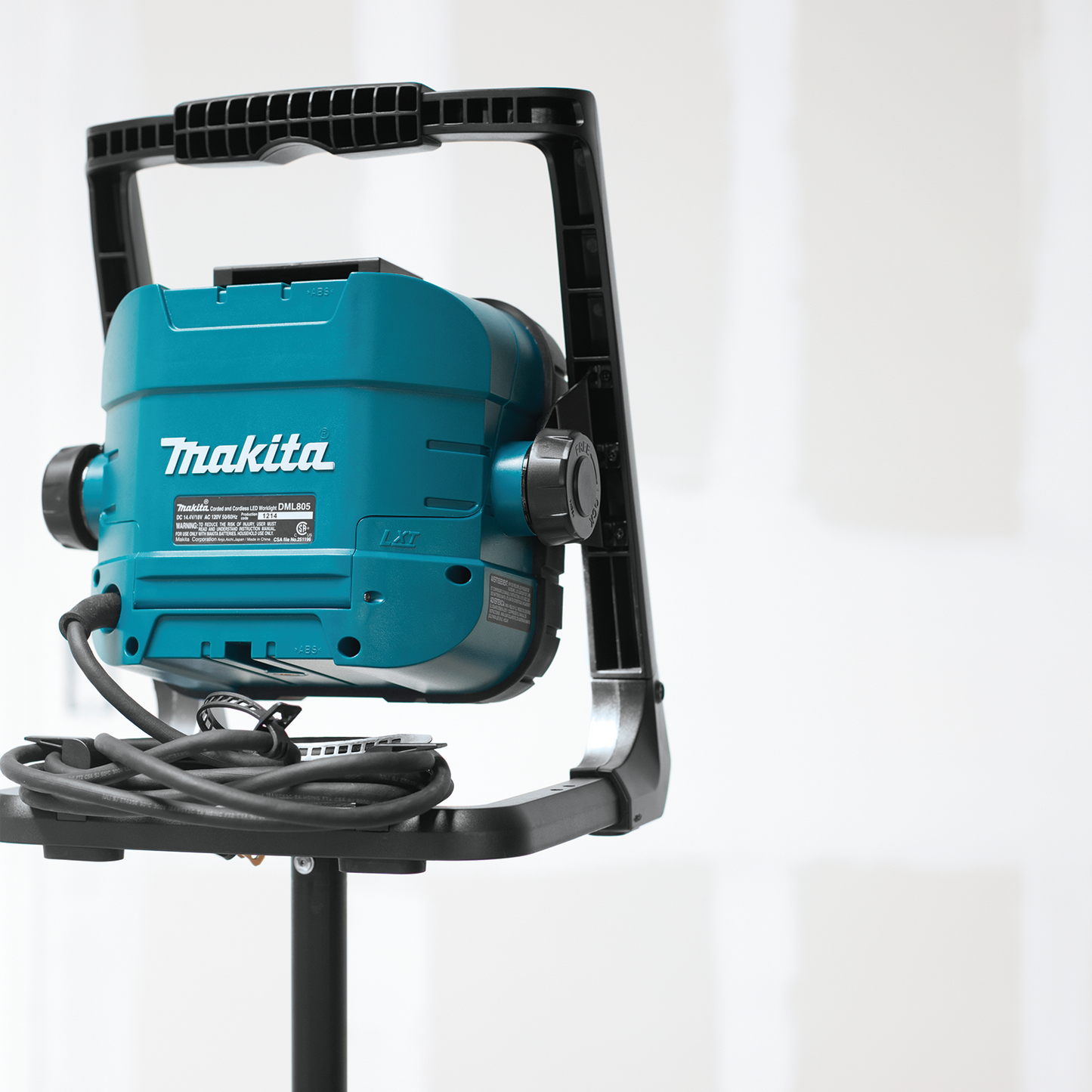 Makita DML805 18V LXT® Lithium‑Ion Cordless/Corded 20 L.E.D. Work Light, Light Only