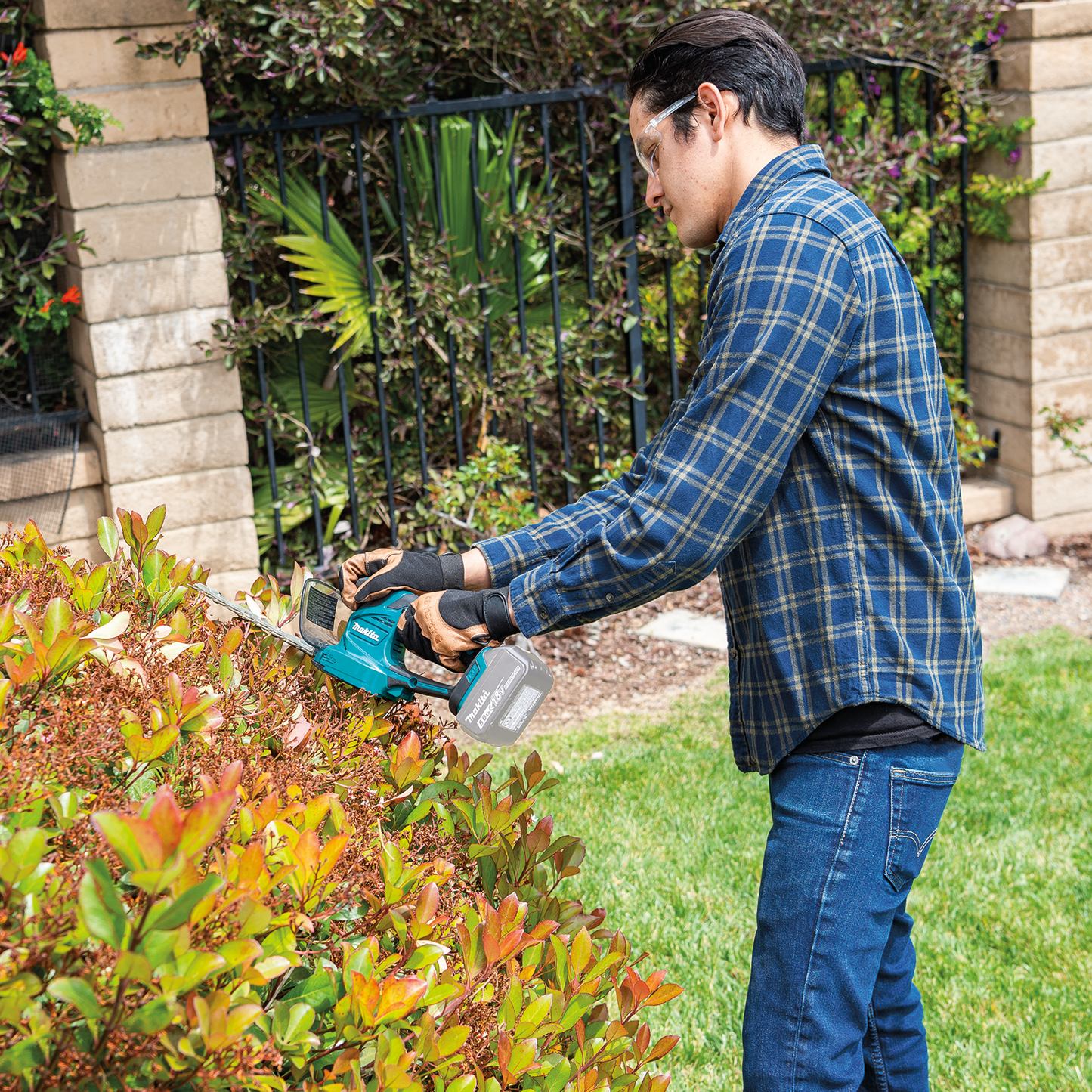 Makita XMU04ZX 18V LXT® Lithium‑Ion Cordless Grass Shear with Hedge Trimmer Blade, Tool Only