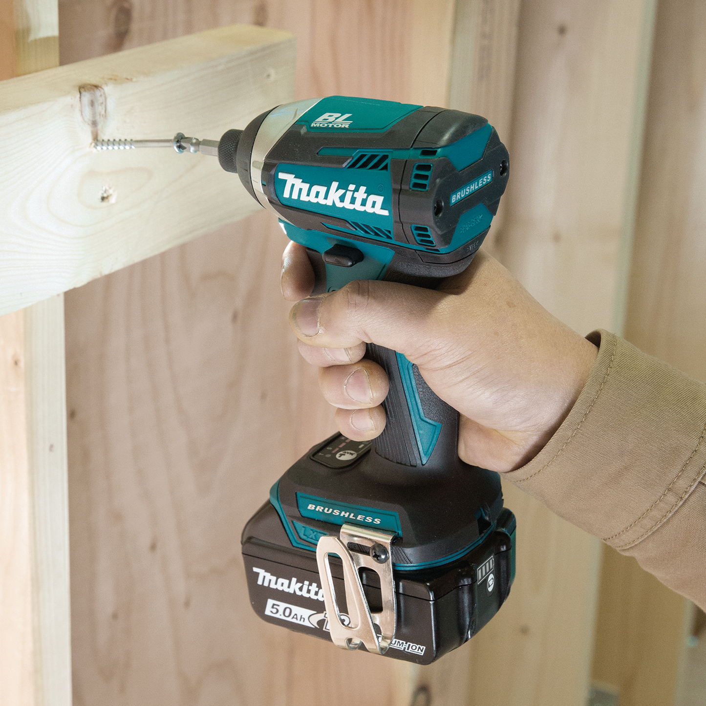 Makita XDT14T 18V LXT® Lithium‑Ion Brushless Cordless Quick‑Shift Mode™ 3‑Speed Impact Driver Kit (5.0Ah)