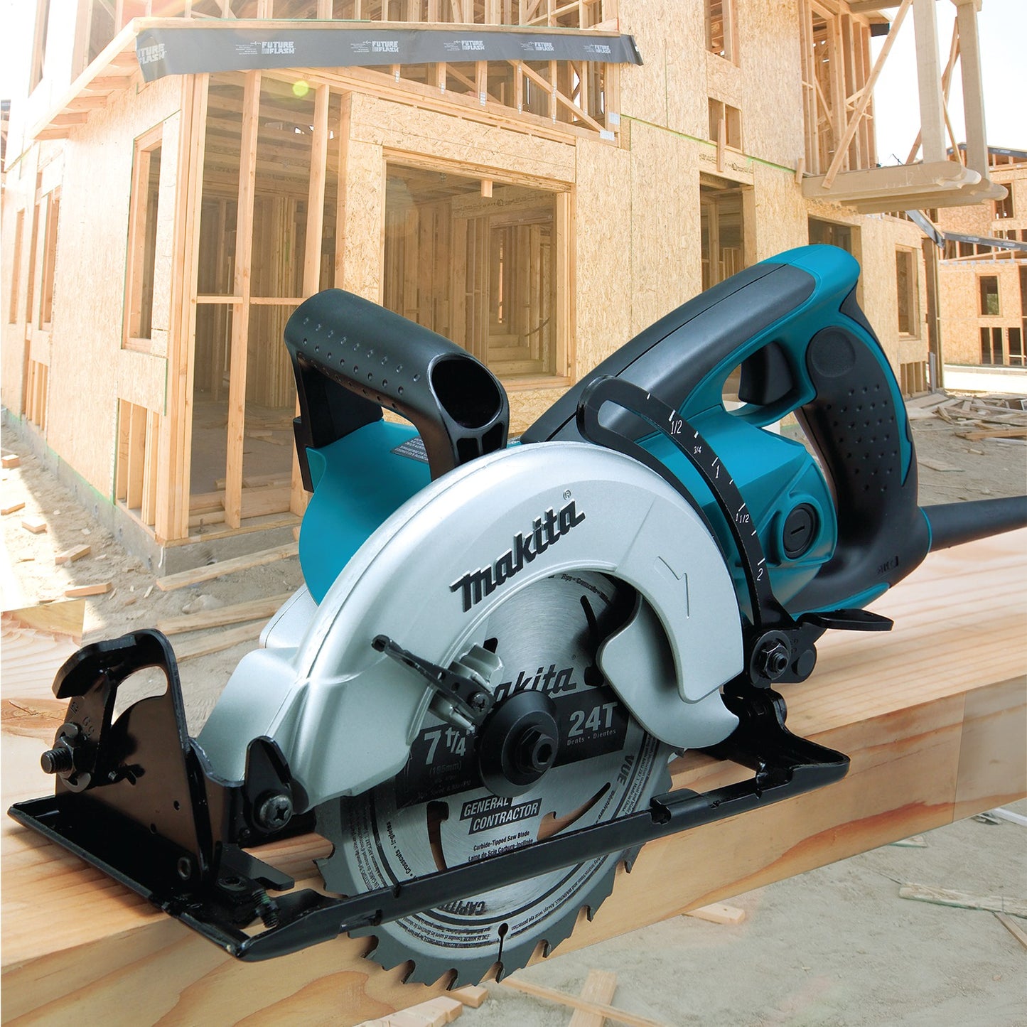 Makita 5477NB 7‑1/4" Hypoid Saw