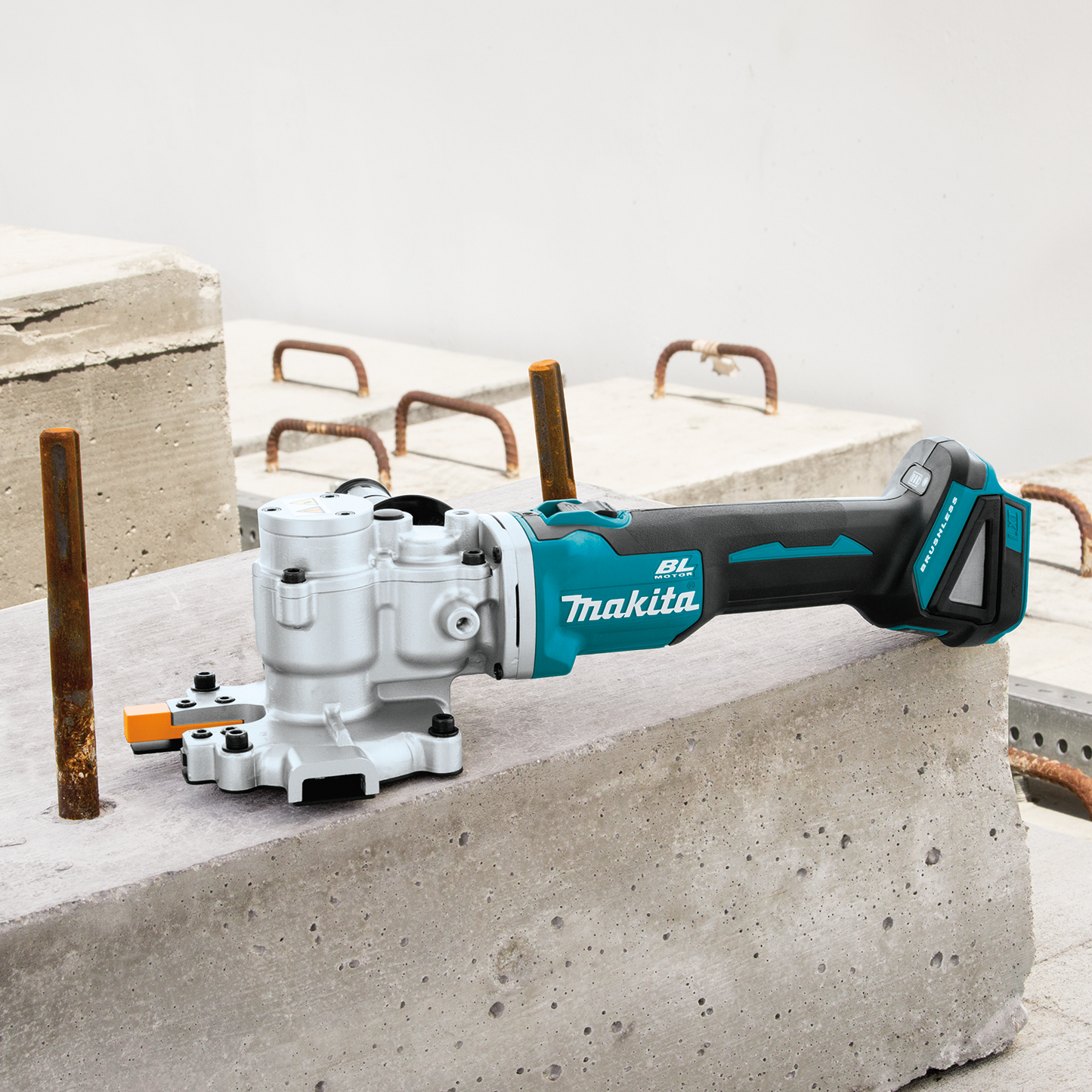 Makita XCS06ZK 18V LXT® Lithium‑Ion Brushless Cordless Steel Rod Flush‑Cutter, Tool Only