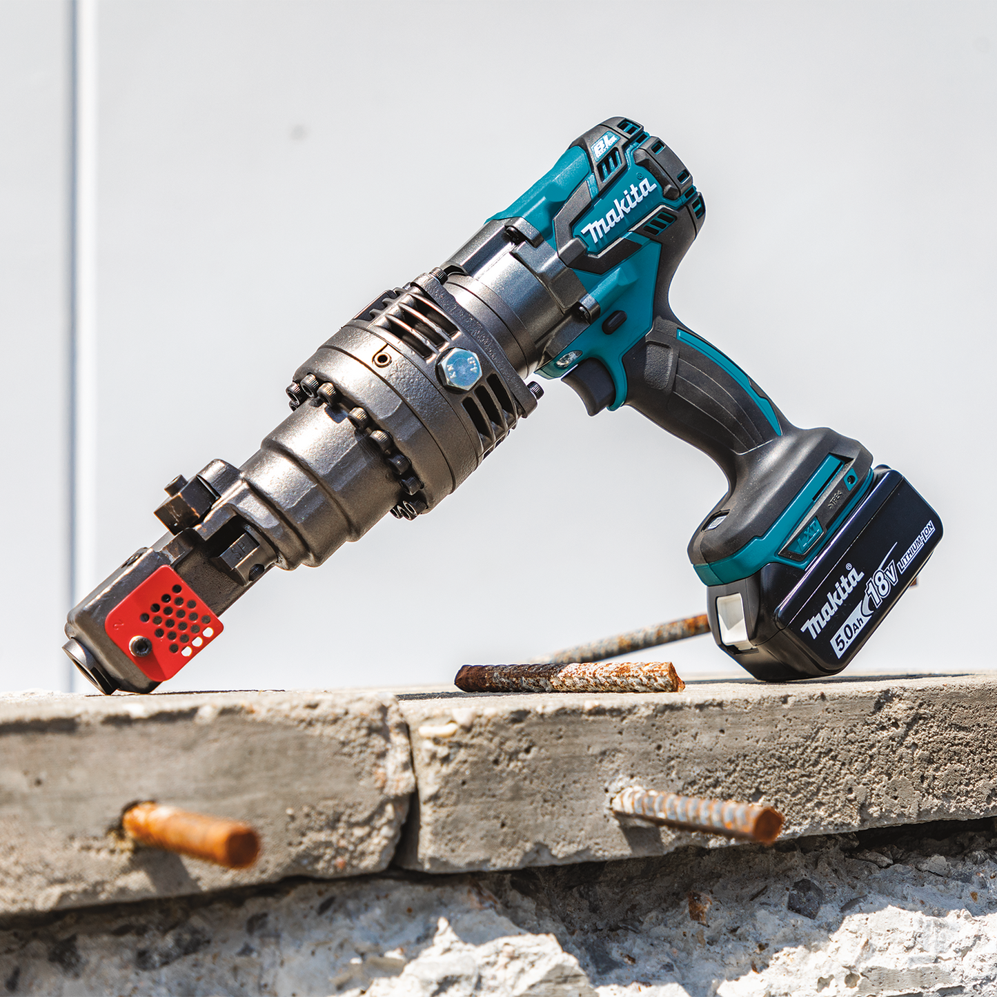 Makita XCS04T1 18V LXT® Lithium‑Ion Brushless Cordless Rebar Cutter Kit (5.0Ah)