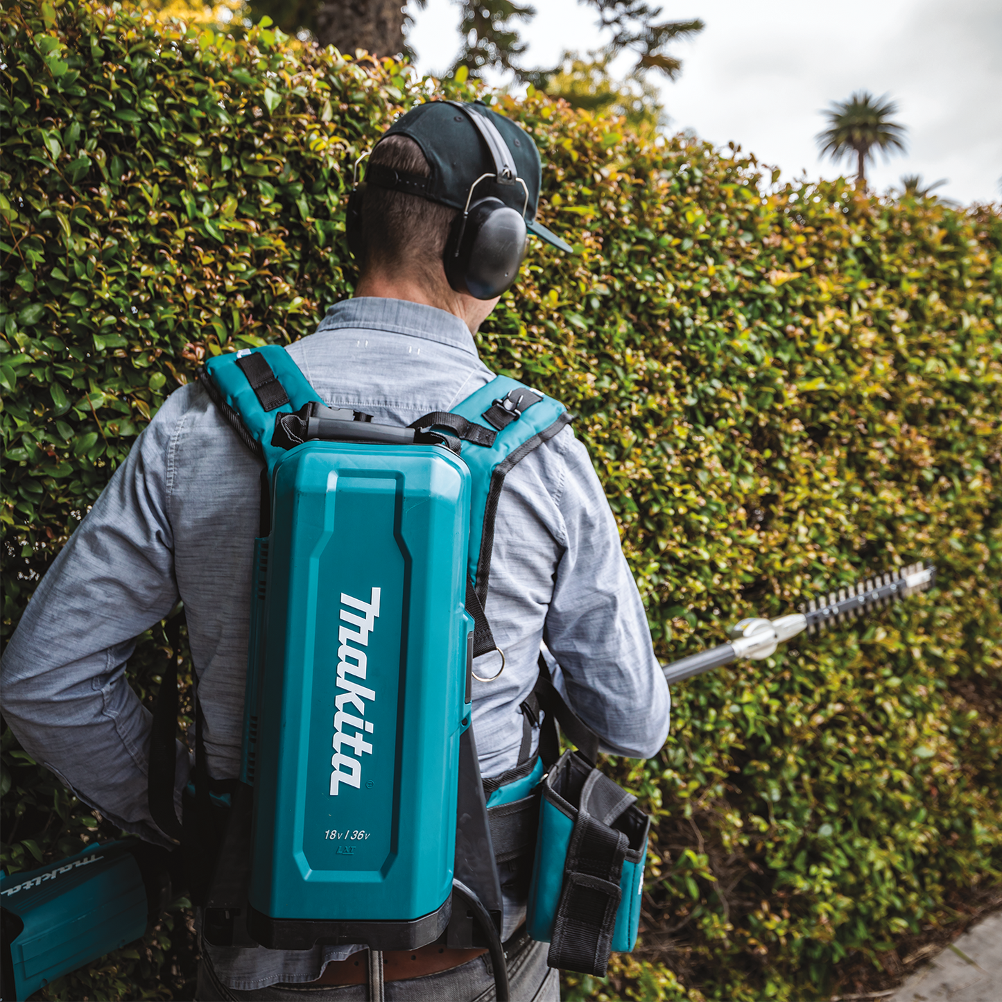 Makita PDC01G6 ConnectX™, LXT®, LXT® X2 and XGT® Portable Backpack Power Supply with 6 Batteries (6.0Ah)