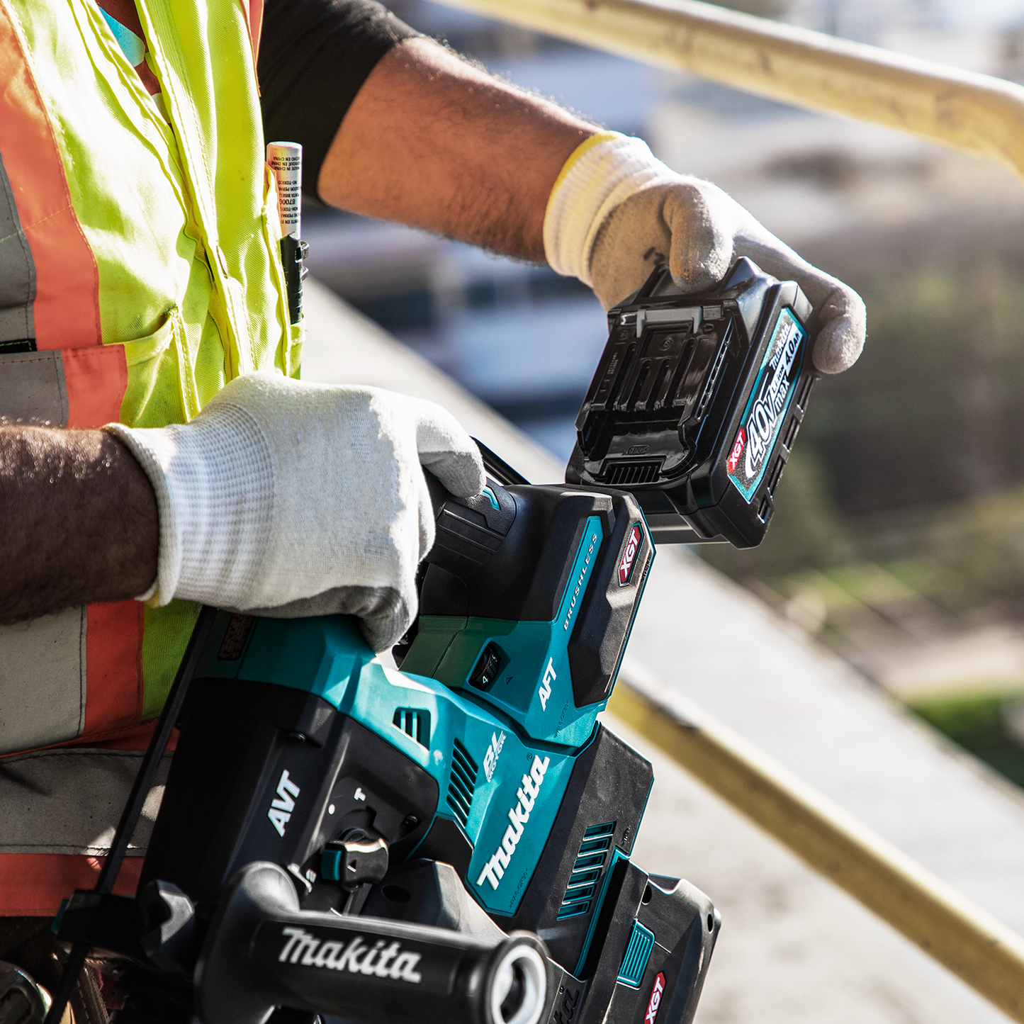 Makita GRH02M1 40V max XGT® Brushless Cordless 1‑1/8" SDS‑PLUS AVT® Rotary Hammer Kit, with Interchangeable Chuck, AWS® Capable (4.0Ah)