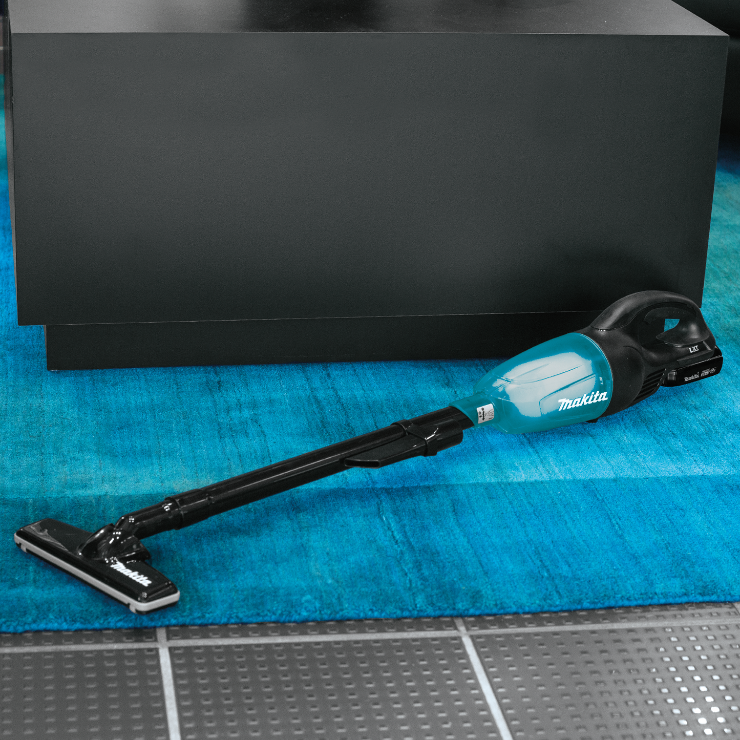 Makita XLC02R1B 18V LXT® Lithium‑Ion Compact Cordless Vacuum Kit (2.0Ah)