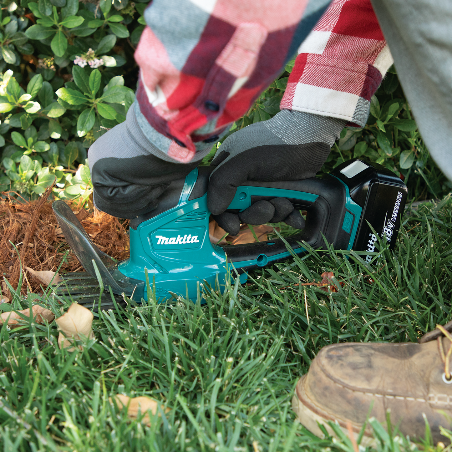 Makita XMU05Z 18V LXT® Lithium‑Ion Cordless 4‑5/16" Grass Shear, Tool Only