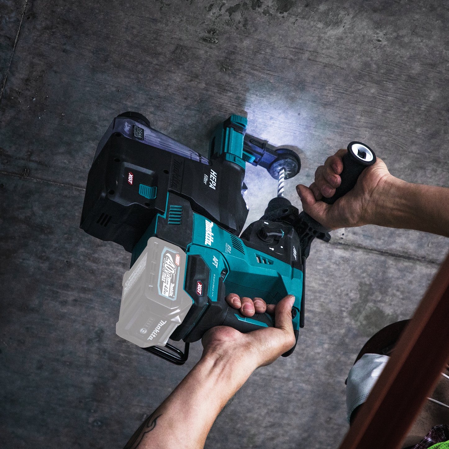 Makita GRH01ZW 40V max XGT® Brushless Cordless 1‑1/8" SDS‑PLUS AVT® Rotary Hammer w/ Dust Extractor, AFT®, AWS® Capable, Tool Only