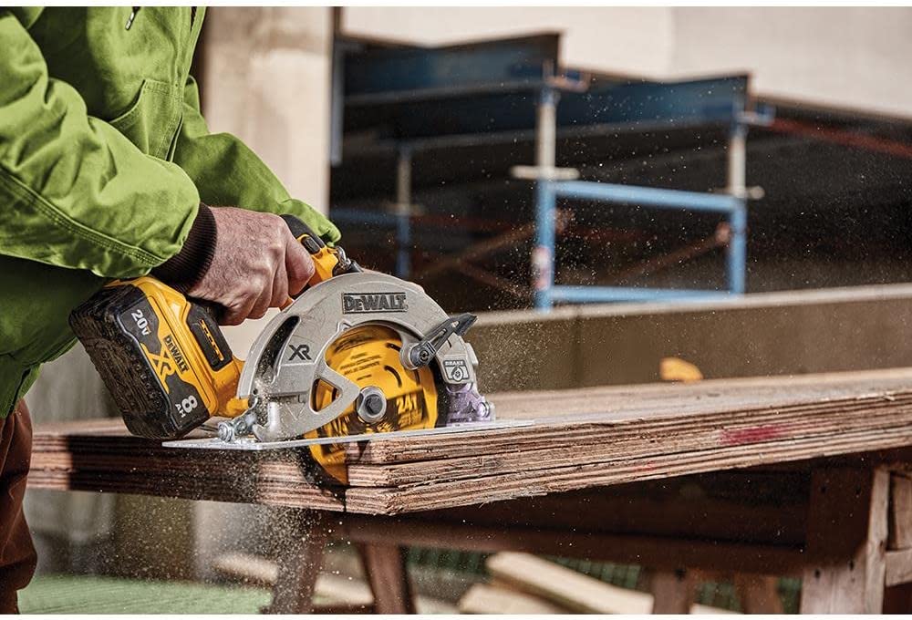 Dewalt DCS574B 20V Max* Xr® 7-1/4 In. Brushless Circular Saw Combo Kit With Power Detect Tool Technology