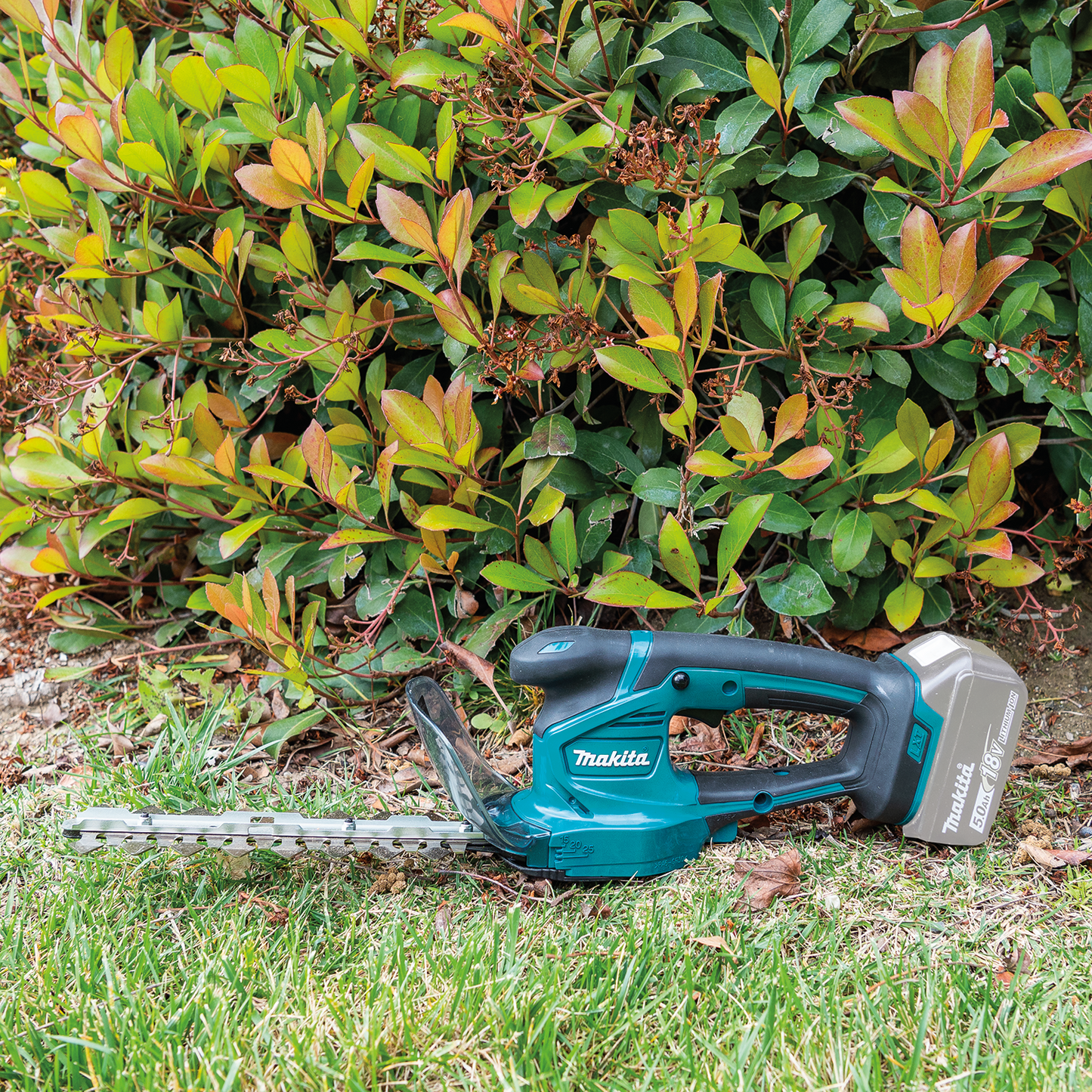 Makita XMU04ZX 18V LXT® Lithium‑Ion Cordless Grass Shear with Hedge Trimmer Blade, Tool Only